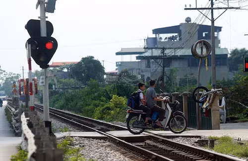 Tai nạn “rình rập” trên đường sắt qua Thường Tín ảnh 6