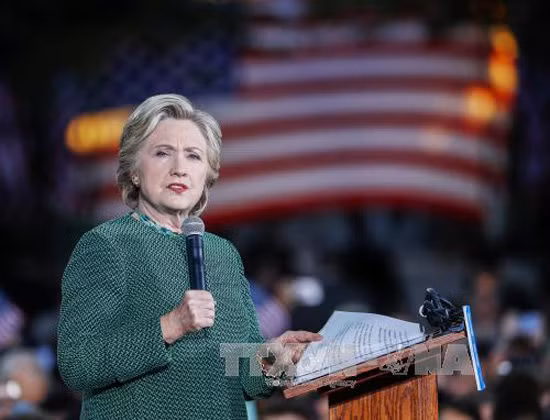 Bà Clinton thắng thế trong đợt bỏ phiếu sớm ảnh 1