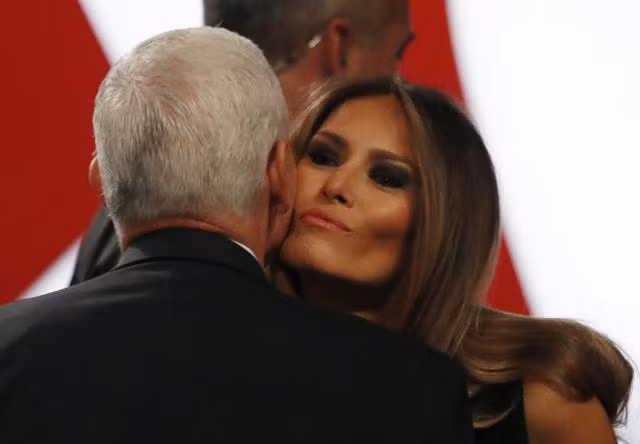 Dàn "sao" tới xem khẩu chiến giữa bà Clinton và ông Trump ảnh 1