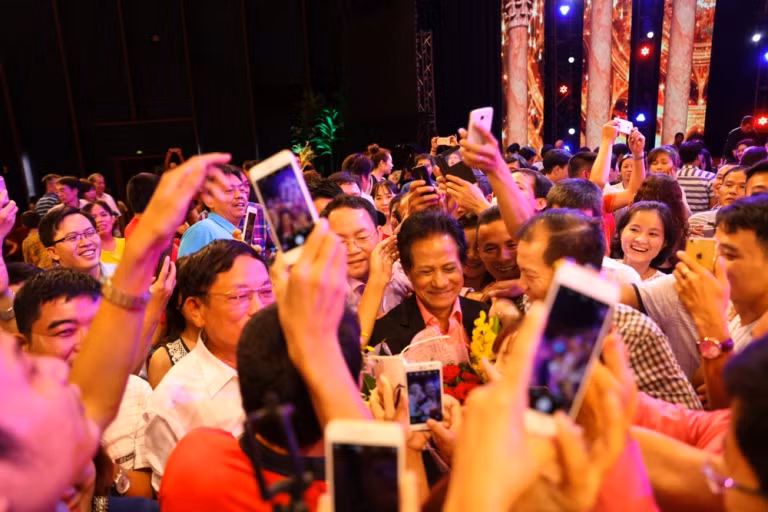 Chế Linh hạnh phúc với liveshow đông kín khán giả Thủ đô ảnh 17