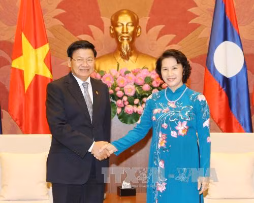 Chủ tịch Quốc hội Nguyễn Thị Kim Ngân tiếp Thủ tướng Lào ảnh 1