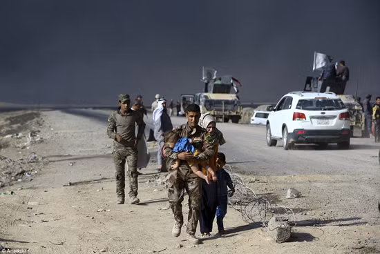 Những đứa trẻ của Mosul ngày chiến sự ảnh 2