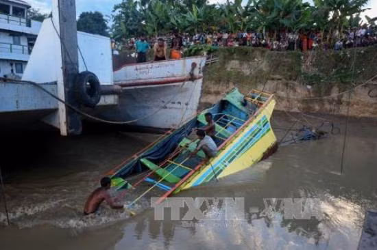 Myanmar điều tra vụ lật phà gây thương vong lớn ảnh 1