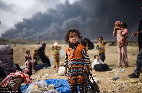 Những đứa trẻ của Mosul ngày chiến sự ảnh 5