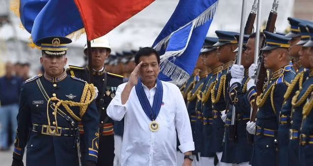 Thực chất của chiến lược "xoay trục" sang Trung Quốc của ông Duterte ảnh 1