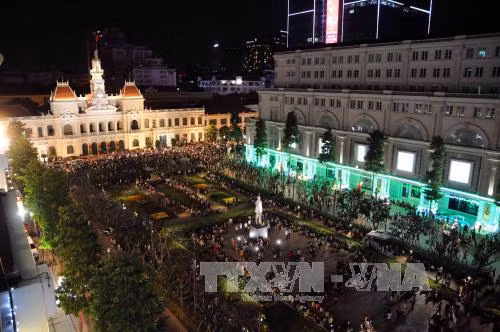 Cả nước sôi động đón mừng 2016 ảnh 10