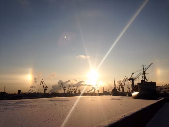 St Petersburg rực sáng dưới ba mặt trời ảnh 2