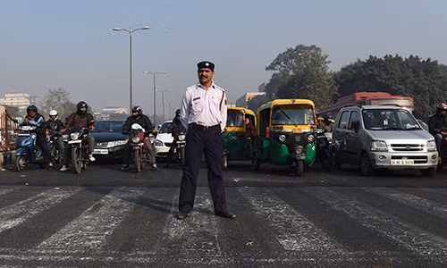 Bắt đầu áp dụng chính sách biển số xe chẵn - lẻ tại New Delhi ảnh 1