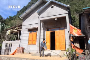 Xóa nhà tạm, nhà dột nát