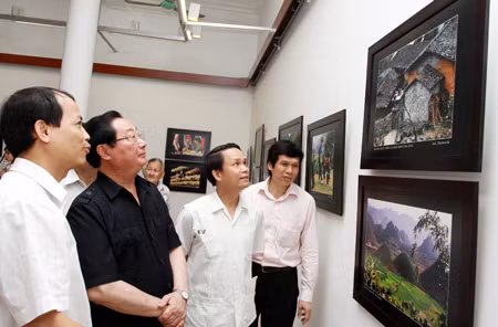 Khai mạc triển lãm ảnh “Sắc màu vùng cao” ảnh 1