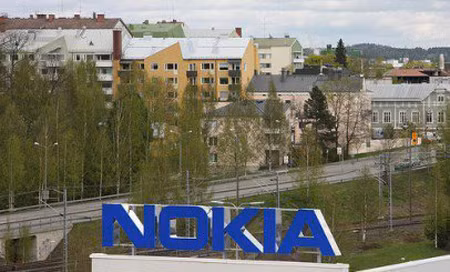 Nokia lỗ nặng trước sức ép tái cơ cấu ảnh 1