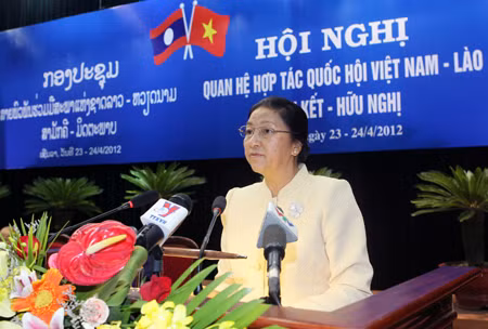 Chủ tịch QH Lào Pany Yathotou: Vun đắp mối quan hệ vĩ đại Lào- Việt Nam ảnh 1