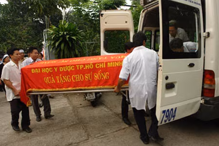 Một gia đình có nhiều người đăng ký hiến xác cho khoa học ảnh 1