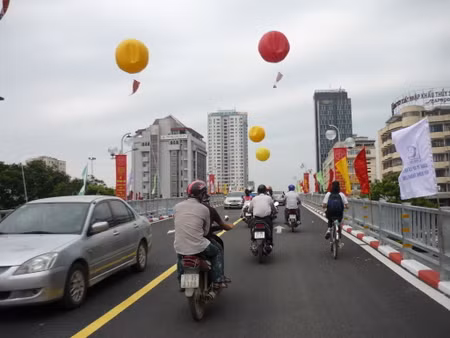 Hà Nội đưa vào vận hành hai cầu vượt lắp ghép nhẹ đầu tiên ảnh 1