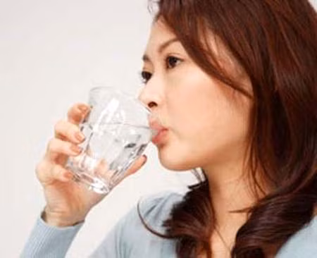 Uống nước trong mùa hè - chuyện không đơn giản ảnh 1