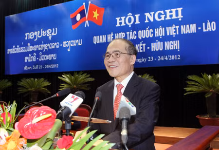 Chủ tịch QH Nguyễn Sinh Hùng: Thúc đẩy hợp tác hai QH Việt Nam - Lào ảnh 1
