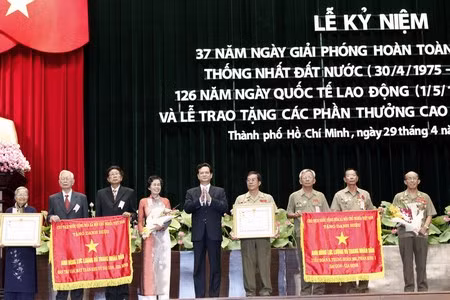 TPHCM kỷ niệm 37 năm giải phóng hoàn toàn miền Nam ảnh 1