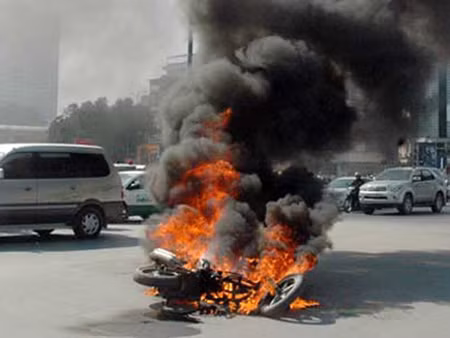 Tìm ra 'thủ phạm' gây cháy nổ xe ảnh 1