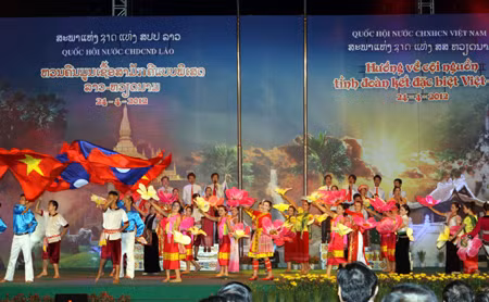 Tình đoàn kết đặc biệt Việt - Lào ảnh 2