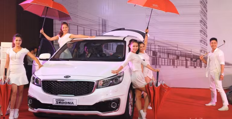 Kia Grand Sedona ra mắt ngoạn mục tại Hà Nội ảnh 1