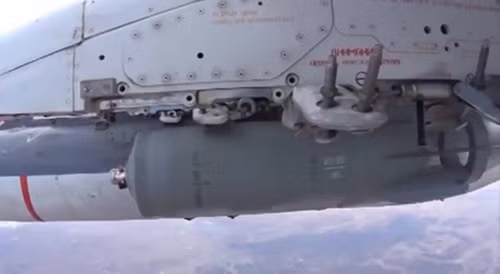 Tu-160 và Tu-95MS xuất trận lần đầu trên bầu trời Syria ảnh 6