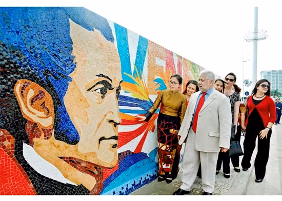 Khánh thành đoạn tranh gốm về người anh hùng giải phóng của Venezuela ảnh 3
