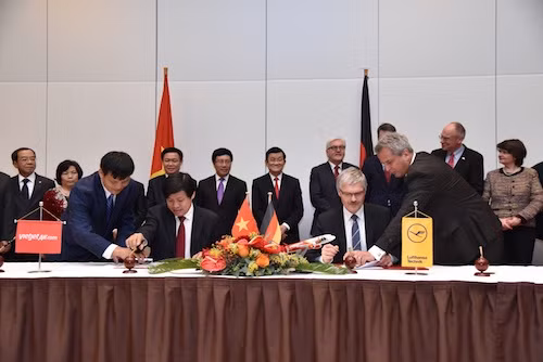 Vietjet ký hợp đồng kỹ thuật với Lufthansa, Đức ảnh 1