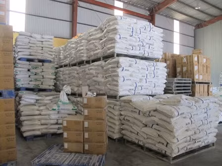 Niêm phong hàng tấn thức ăn chăn nuôi nghi sử dụng chất cấm ảnh 1