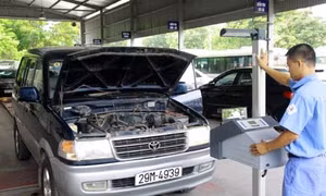 Xe ô tô 'độ' đèn chiếu sáng sẽ bị từ chối đăng kiểm