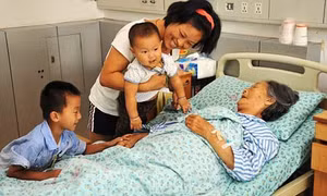 Người nhặt rác cứu hơn 30 đứa trẻ bị bỏ rơi