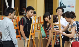 Đề Hóa, Ngoại ngữ vừa sức; vấn đề thời sự ‘vào’ đề Địa