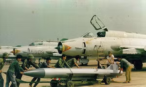 Su-22 - 'Đôi cánh ma thuật' tuần tiễu Trường Sa