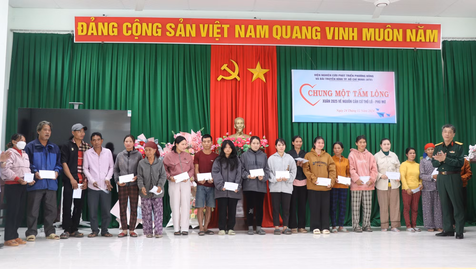potal-phu-yen-trao-qua-tet-va-bo-giong-cho-dong-bao-dan-toc-thieu-so-7773482.jpg