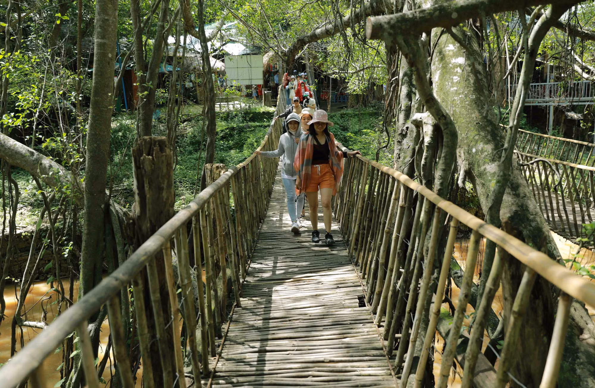 potal-phuc-hoi-va-phat-trien-kinh-te-xa-hoi-du-khach-den-dak-lak-tang-gan-40-6251014.jpg