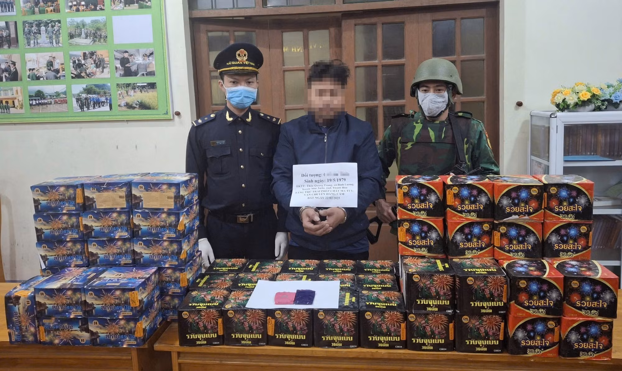 potal-quang-binh-bat-doi-tuong-van-chuyen-gan-100kg-phao-qua-bien-gioi-7874155.jpg