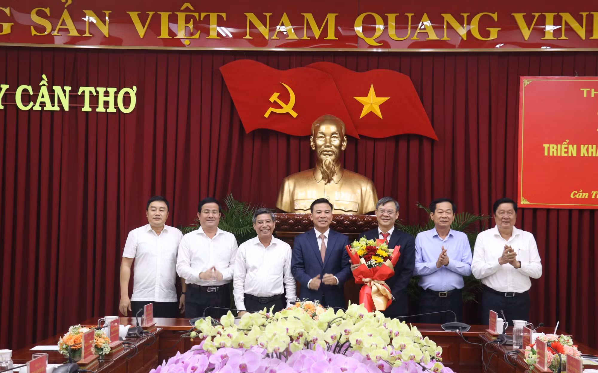 potal-can-tho-trien-khai-quyet-dinh-cua-ban-bi-thu-ve-viec-dieu-dong-chi-dinh-giu-chuc-vu-pho-bi-thu-thanh-uy-can-tho-7849096.jpg