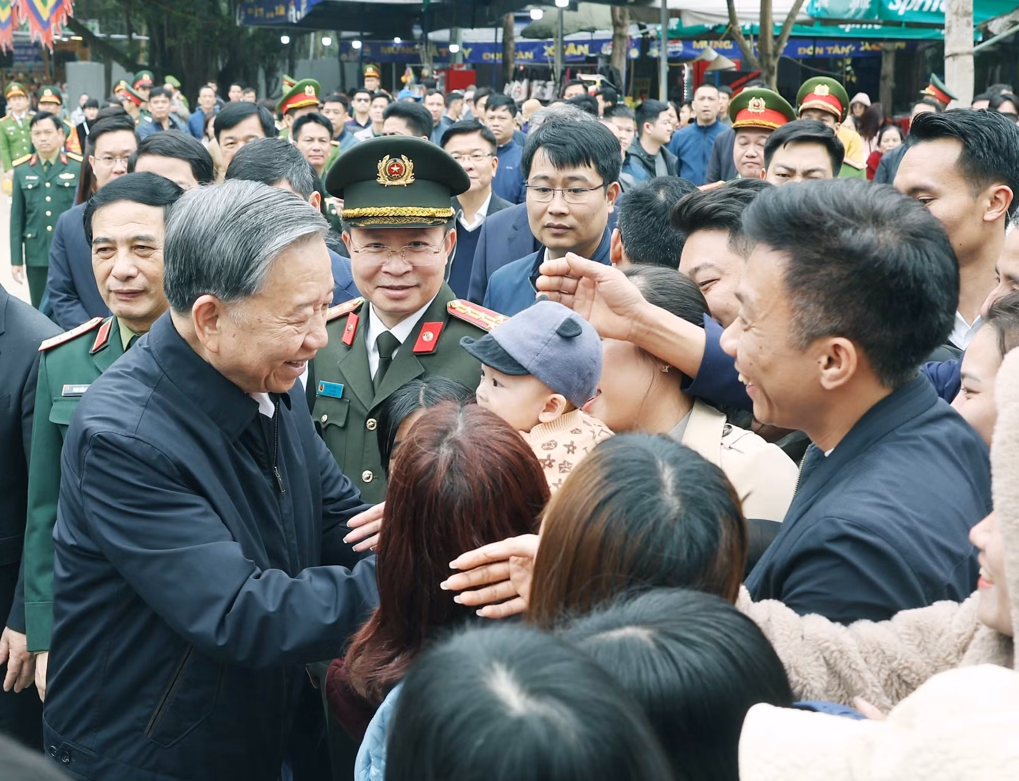 potal-tong-bi-thu-to-lam-va-doan-cong-tac-trung-uong-dang-huong-tuong-niem-cac-vua-hung-tai-khu-di-tich-lich-su-quoc-gia-dac-biet-den-hung-7840743.jpg