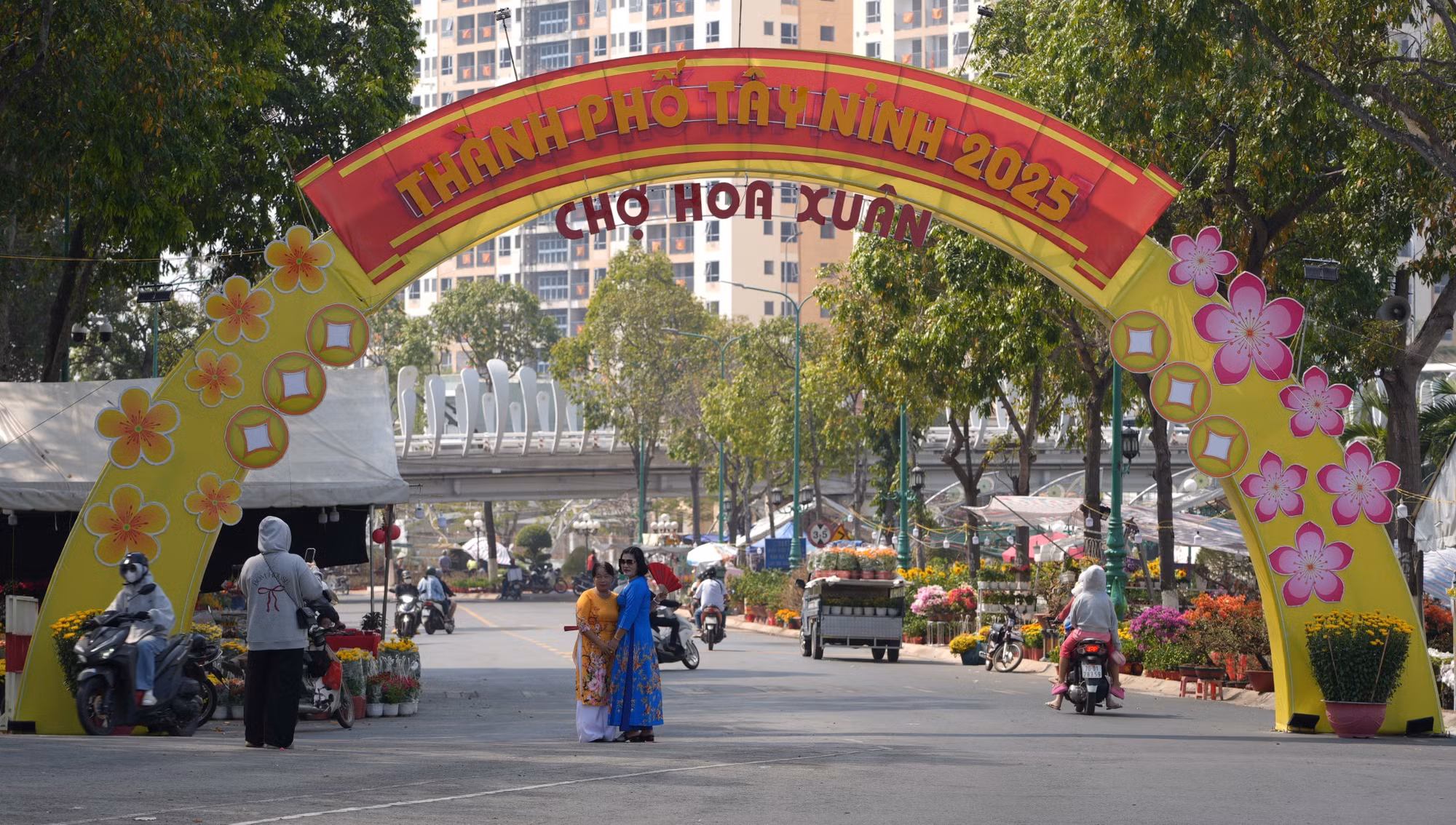 potal-tay-ninh-khai-mac-cho-hoa-xuan-at-ty-2025-7822446.jpg