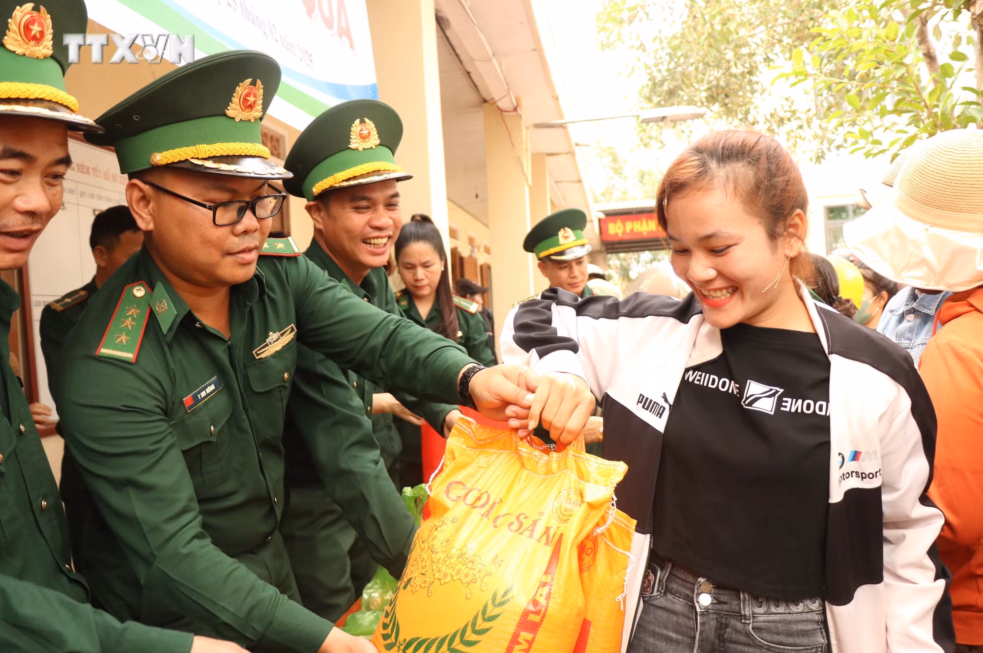 vna-potal-ngay-bien-phong-toan-dan-33-xay-dung-the-tran-bien-phong-toan-dan-trong-tinh-hinh-moi-7883380.jpg