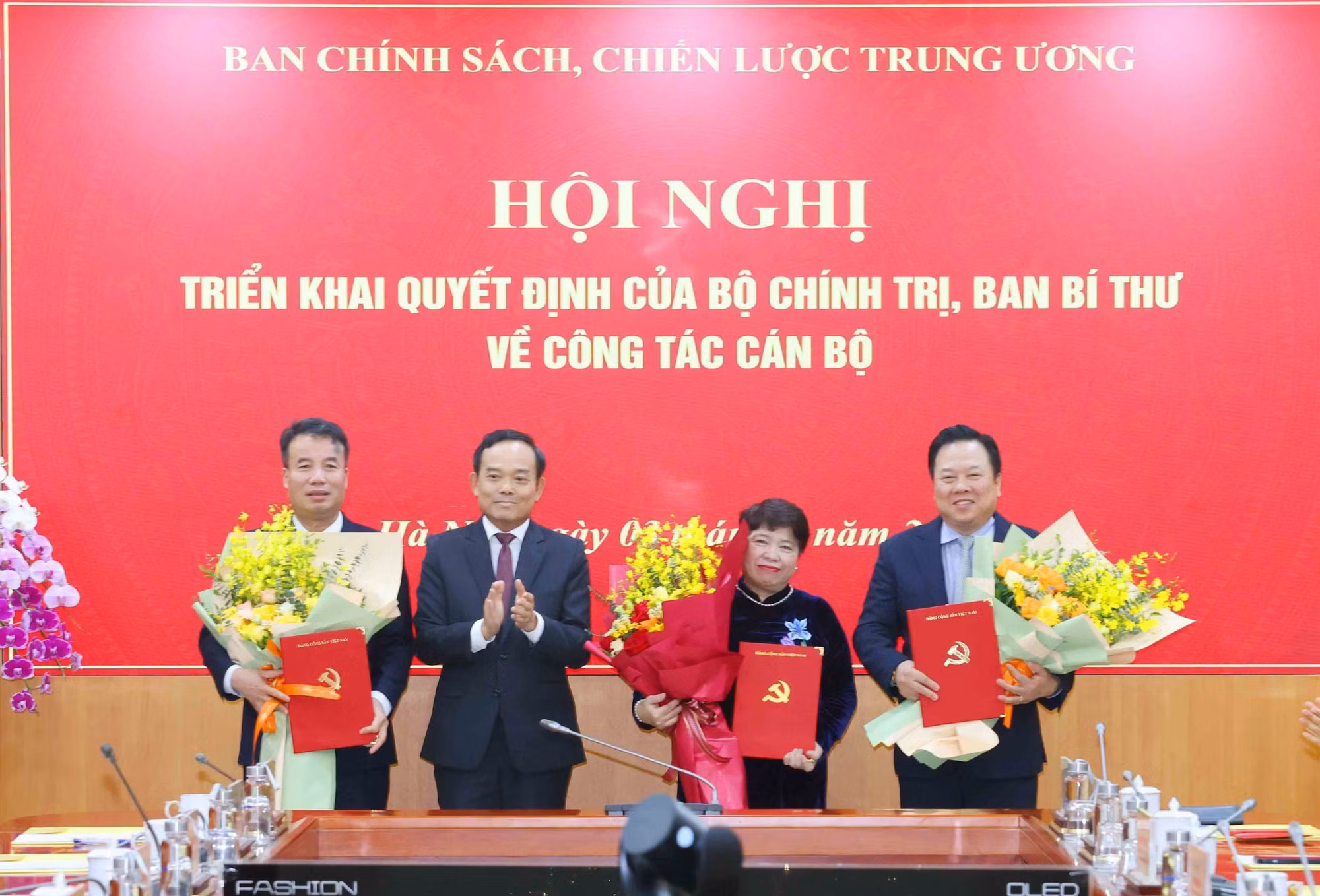 potal-ban-chinh-sach-chien-luoc-trung-uong-trien-khai-quyet-dinh-cua-bo-chinh-tri-ban-bi-thu-ve-cong-tac-can-bo-7883698.jpg