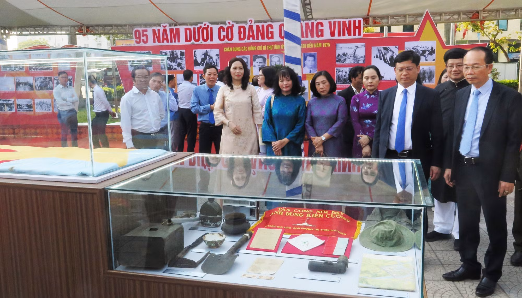 potal-trung-bay-dau-an-50-nam-hue-vuon-minh-vao-ky-nguyen-phat-trien-moi-7933099.jpg