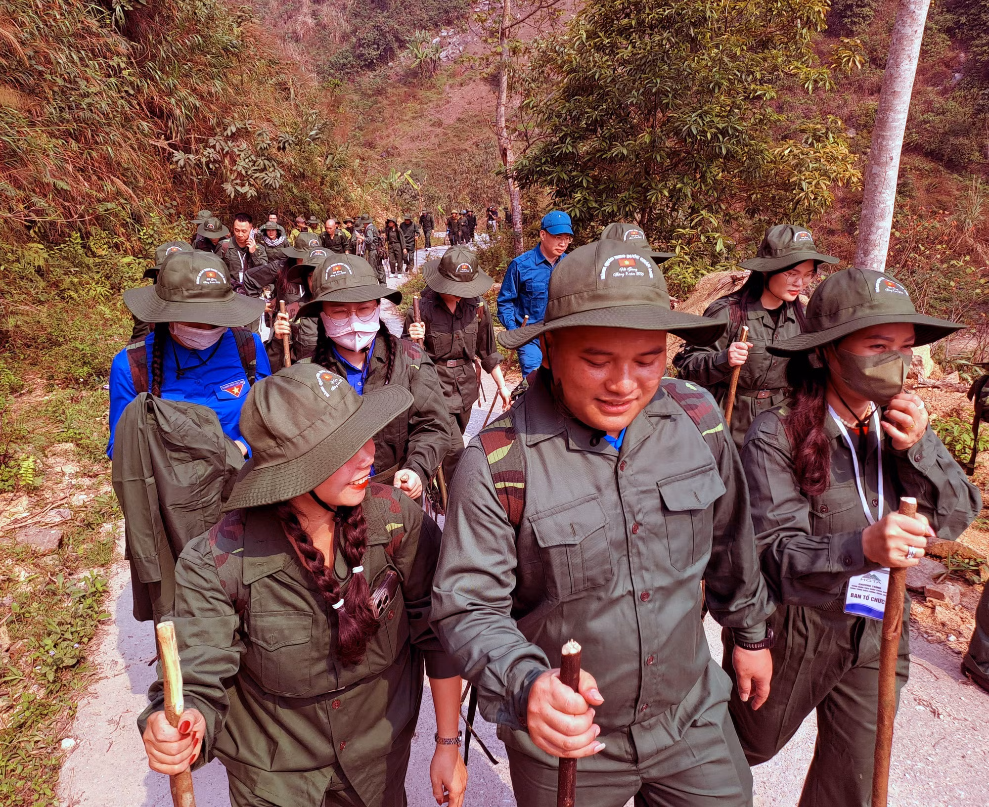 potal-nhung-buoc-chan-tri-an-tren-manh-dat-vi-xuyen-anh-hung-7927283.jpg