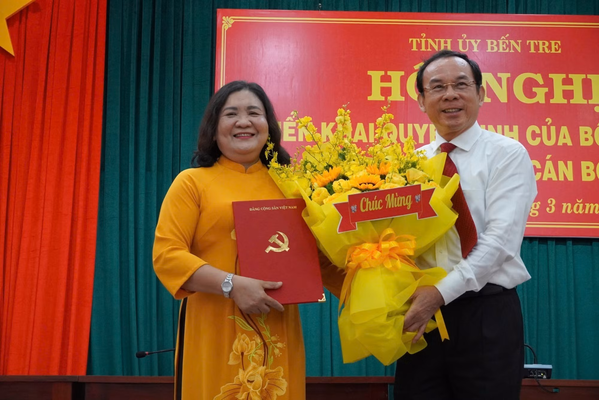 potal-ba-ho-thi-hoang-yen-giu-chuc-bi-thu-tinh-uy-ben-tre-7927220.jpg
