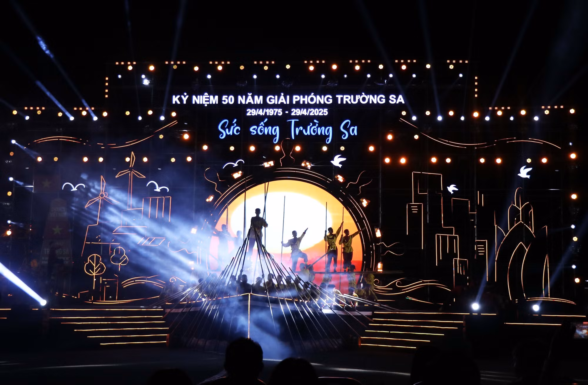 potal-vung-4-hai-quan-to-chuc-chuong-trinh-chinh-luan-nghe-thuat-suc-song-truong-sa-8004593.jpg