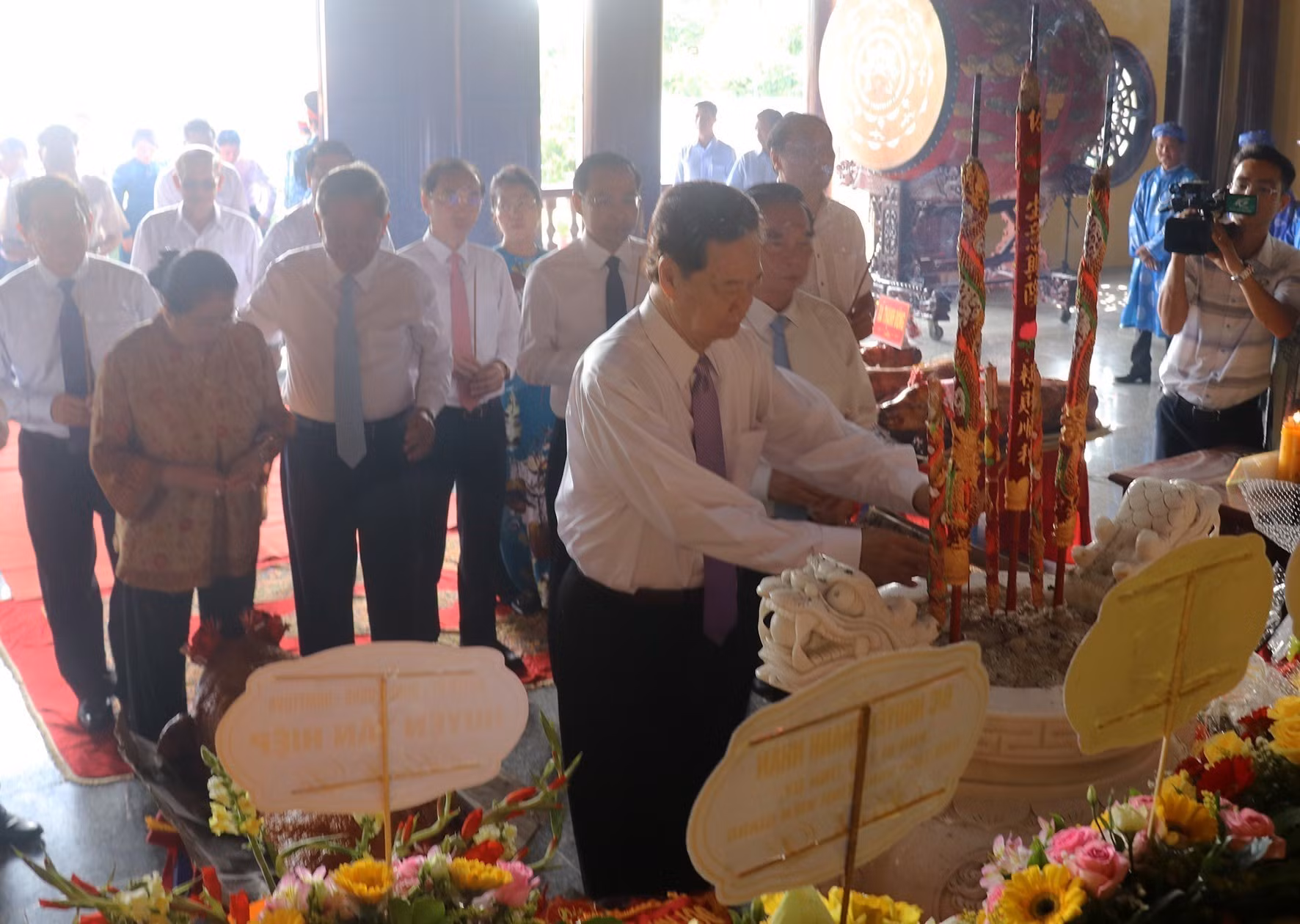 potal-kien-giang-dang-huong-quoc-to-hung-vuong-7957861.jpg