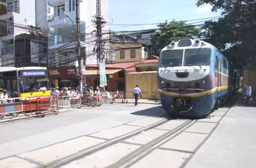 Nỗi lo chắn tàu gây ùn tắc ảnh 1