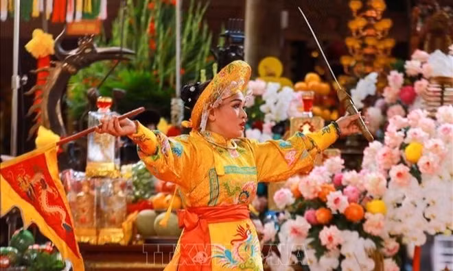 Sắc màu tín ngưỡng Thờ Mẫu tại Lễ hội đền Trần Thương