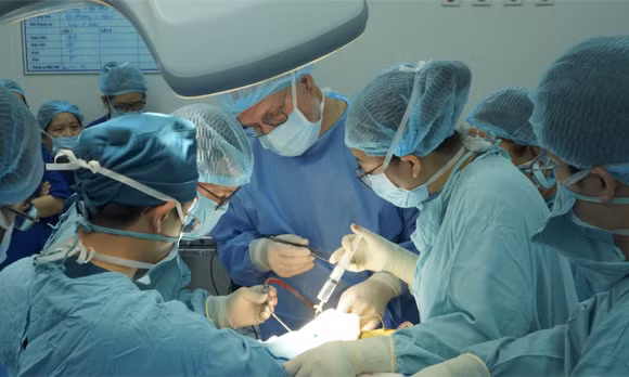 Bệnh viện Nhi đồng 1 lần đầu cấy điện cực thân não cho trẻ điếc
