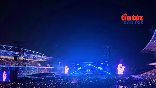 Hai đêm concert “Anh trai vượt ngàn chông gai” diễn ra đêm 17 - 18/10 tại TP Hồ Chí Minh thu hút khoảng 100.000 khán giả đến thưởng thức. Ảnh: BTC