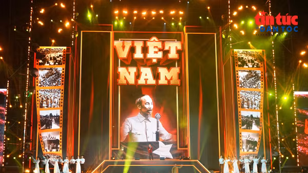 Hội Liên hiệp Thanh niên Việt Nam đón nhận Huân chương Lao động hạng Nhất